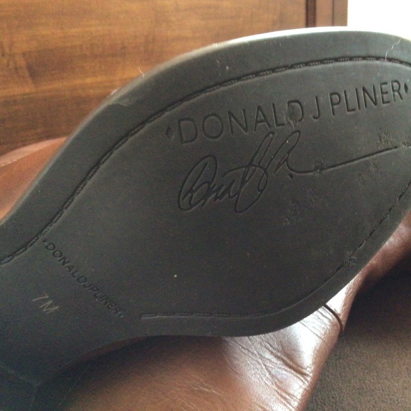 Donald J Pliner Prima 21 leather Riding Boot, Size 7M - Picture 8 of 9